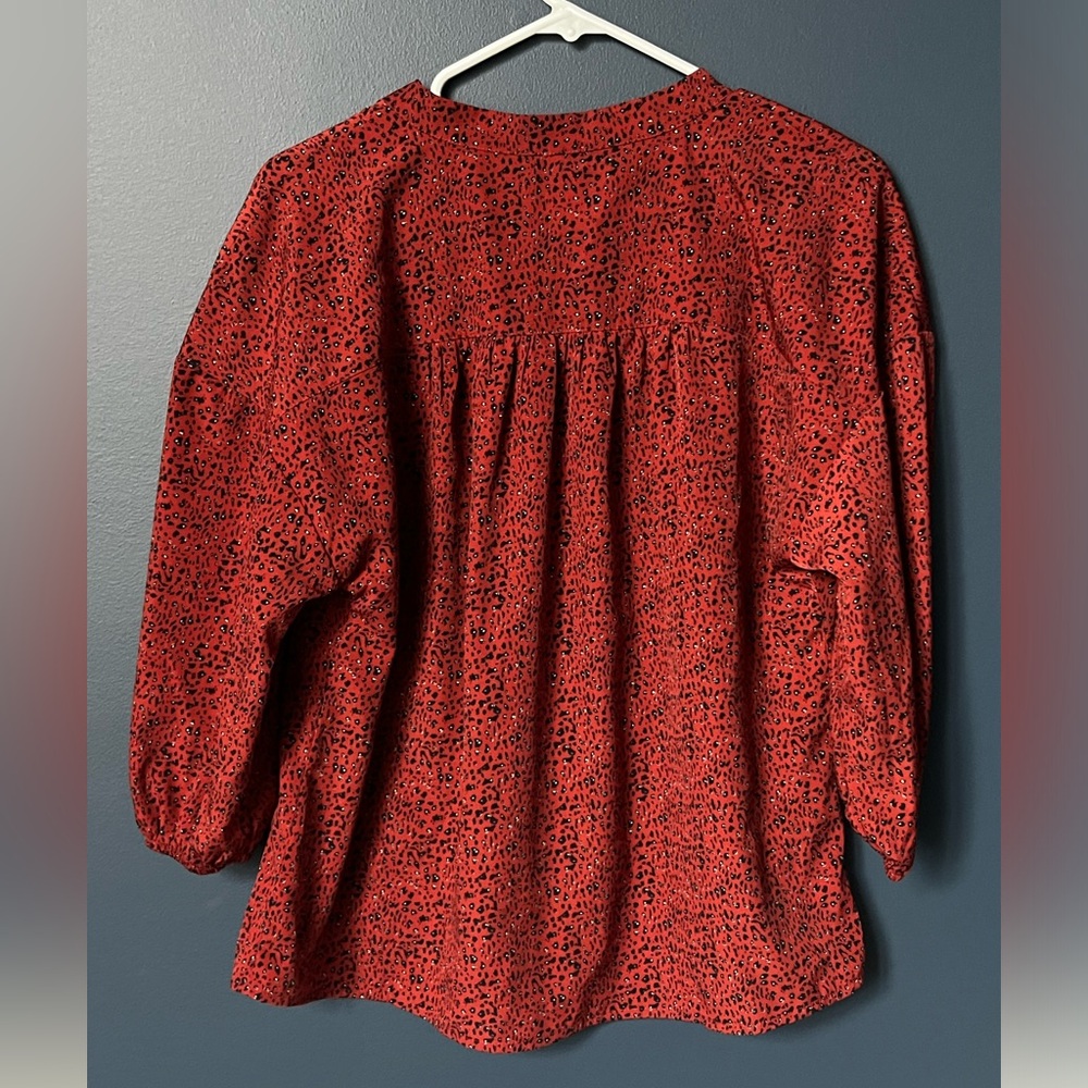 Roan and Ryan women’s Leopard print V-neck shirt blouse size small. 1090 - Picture 2 of 3
